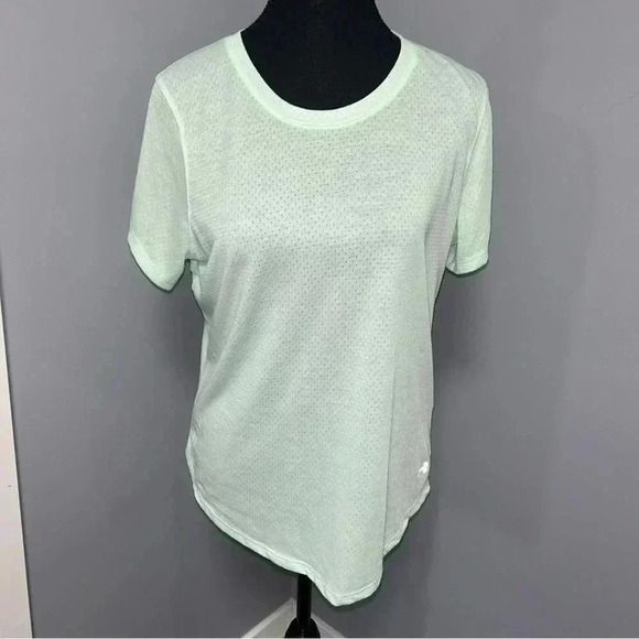 Under Armour Tops - Under Armour The Streaker Tee